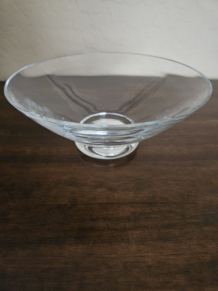 V Shape Bowl, New, Heavy Clear Glass. Giftable 9 1/2 × 4deep 10.00