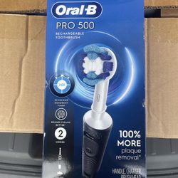 Oral-B Pro 500 Black Rechargeable Electric Toothbrush, 1ct, Adults & Kids 3+