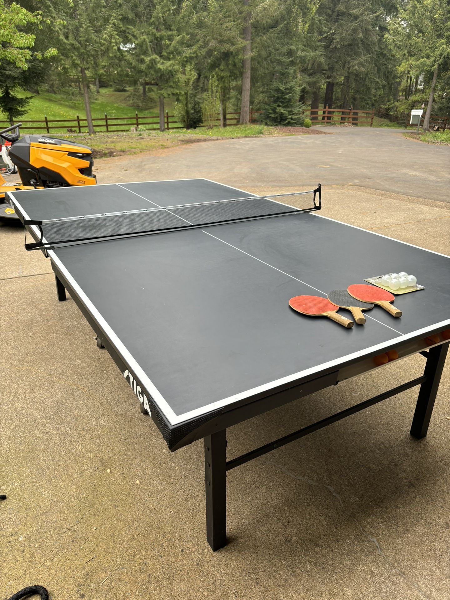 Ping Pong table - Folding STIGA