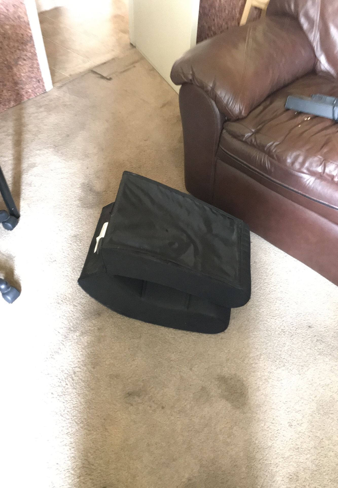 Foldable gaming chair