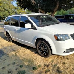 2018 Dodge Caravan 107,000 MI