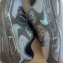 Nike Air Max 90 Essential sneakers in the Black/Dark Atomic Teal/Armory Blue