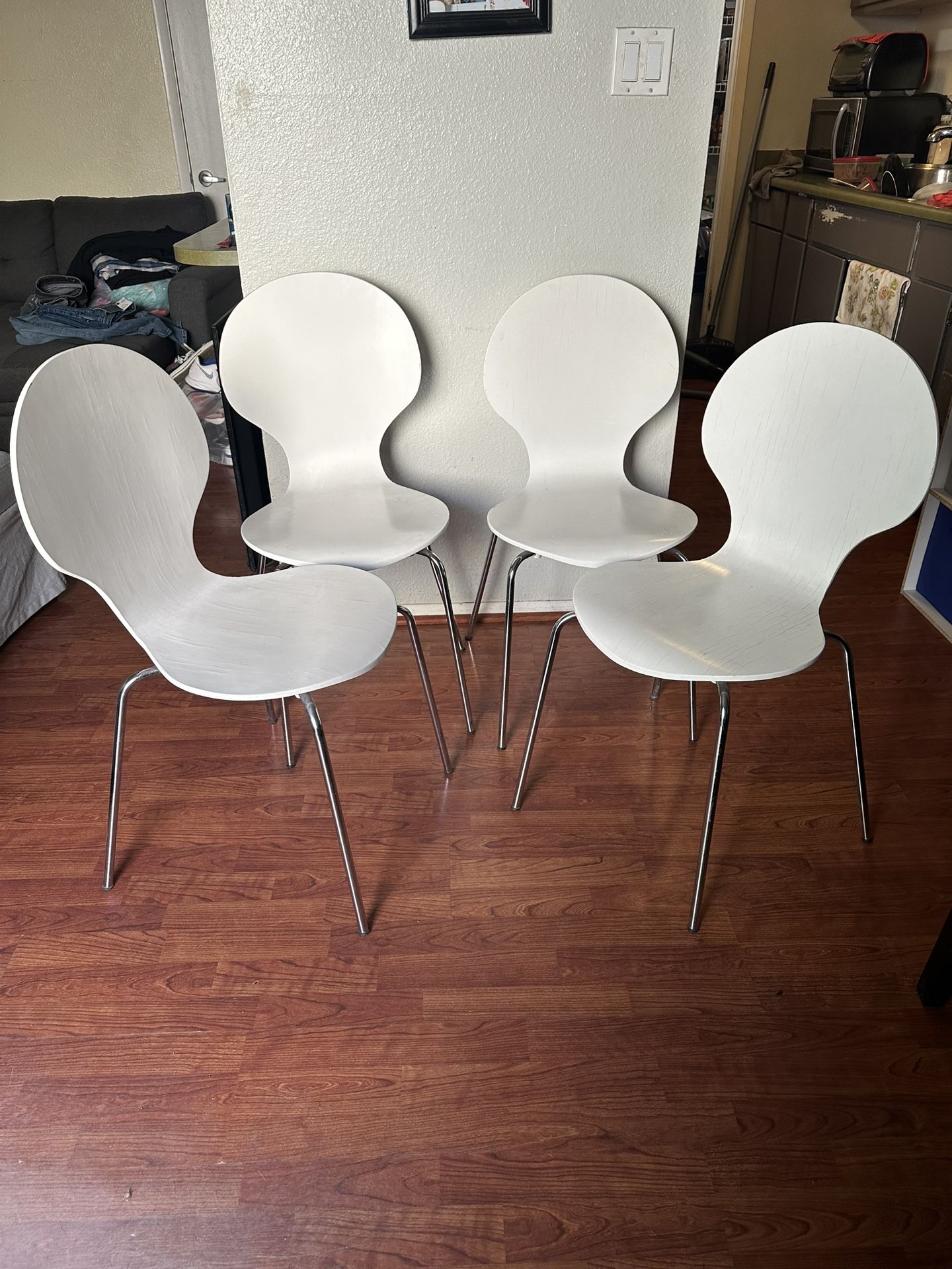 4 Chairs