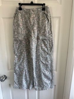 Girl Levi’s cargo pants