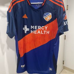 FC Cincinnati Orellano jersey size small 