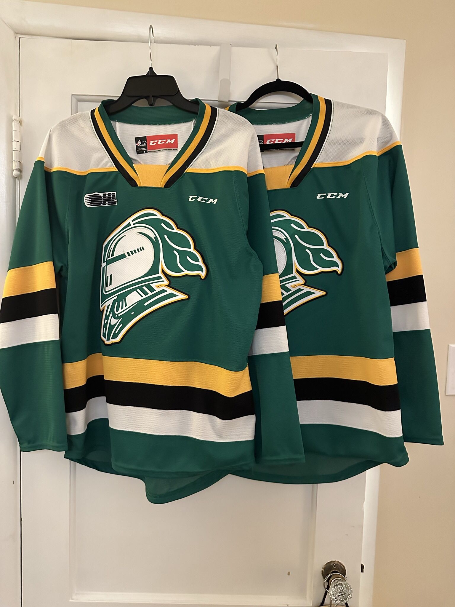London Knights Official Licensed Hockey Jersey OHL CCM small $109