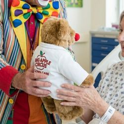 Vermont Teddy Bear Dr. Laughter Big Apple Circus Clown Care Lab Coat 15" Plush