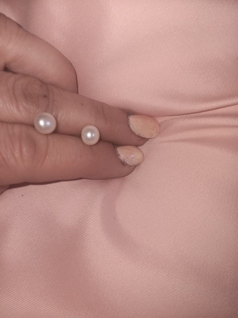 Akoya Bright White Mirror Finish Perfect Round Stud Earrings 5.5mm Butterfly Back Silver