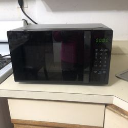 Very New Amazon Basics Microwave 
