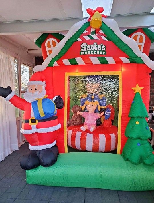 *RARE* Gemmy Airblown Inflatable Christmas 8ft Rotating Santa's Workshop! 