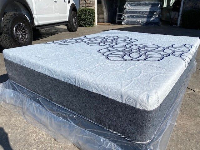 Full Bamboo Cool Gel Memory Foam!•••