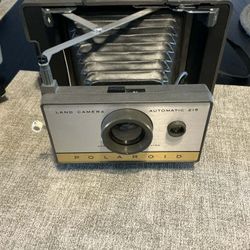 Vintage Polaroid Automatic 215 Land Camera 