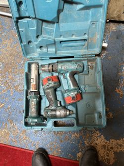 Makita Drill And Light Set 
