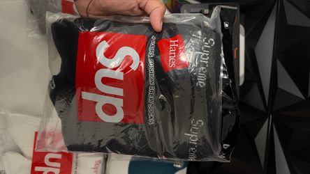 Black supreme socks