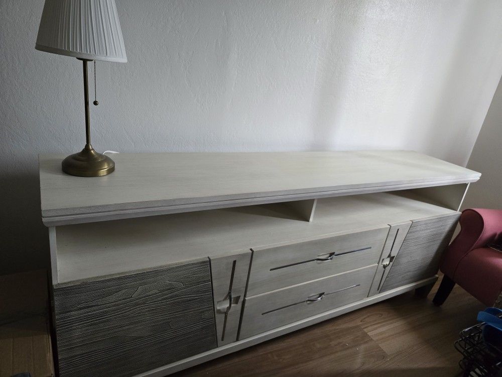Solid Wood TV Stand/Media Console