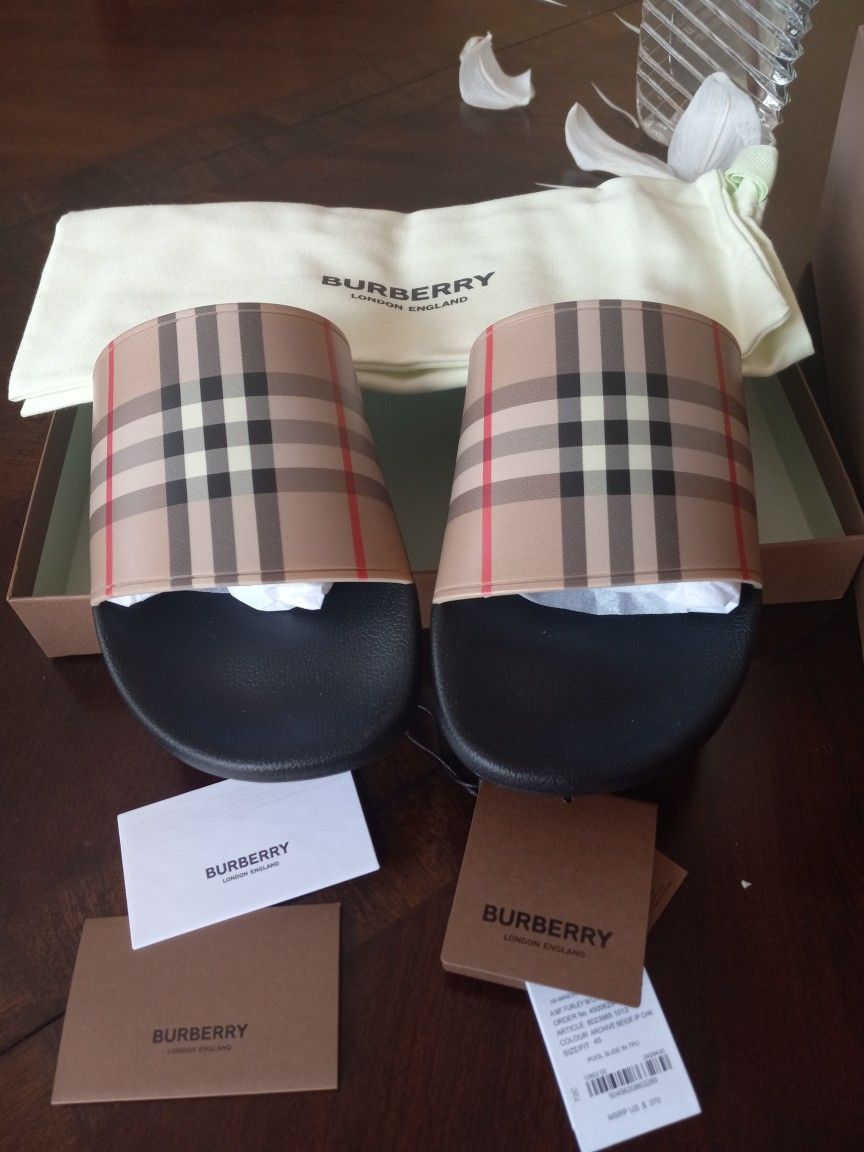 Burberry Clasic Slides