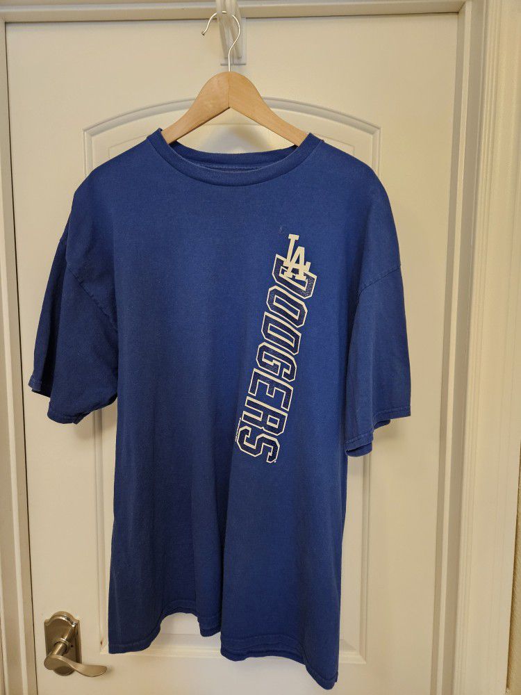 L.A. DODGER TEE. SIZE 2X. GOOD CONDITION. 