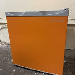 FRIGIDAIRE Mini Fridge 