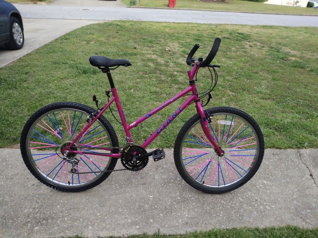 26in Ladies Vintage Giant Attraction MTN Bike