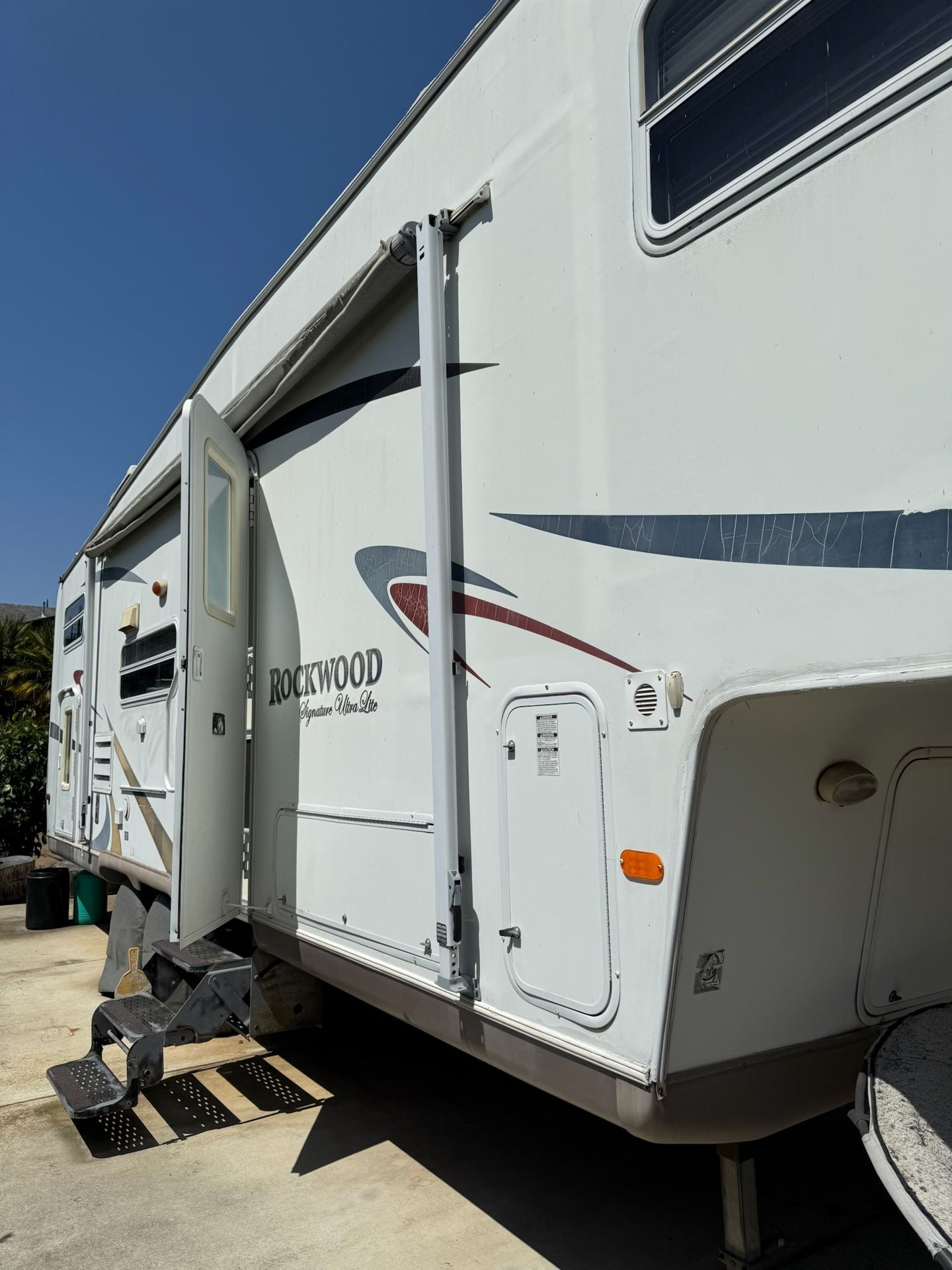 2008 RockWood Fifth Wheeler And 2005 Ford F250 Diesel