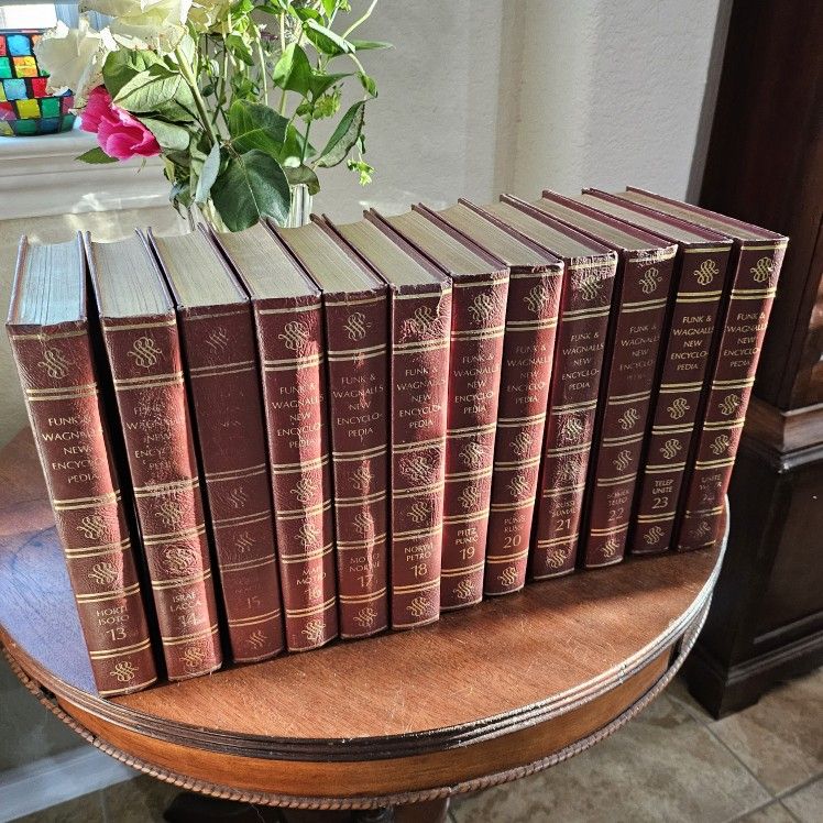 Funk & Wagnalls 1973 New Encyclopedia Volumes 13-24!!