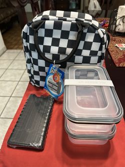 Lonchera Con Sus Toper Para La Comida O Fruta Y Su Hielo