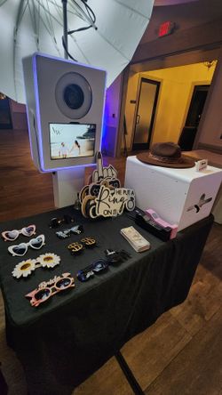 WHITE DSLR PHOTO BOOTH FOR SALE