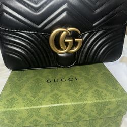 Gucci GG Marmont Medium Shoulder Bag