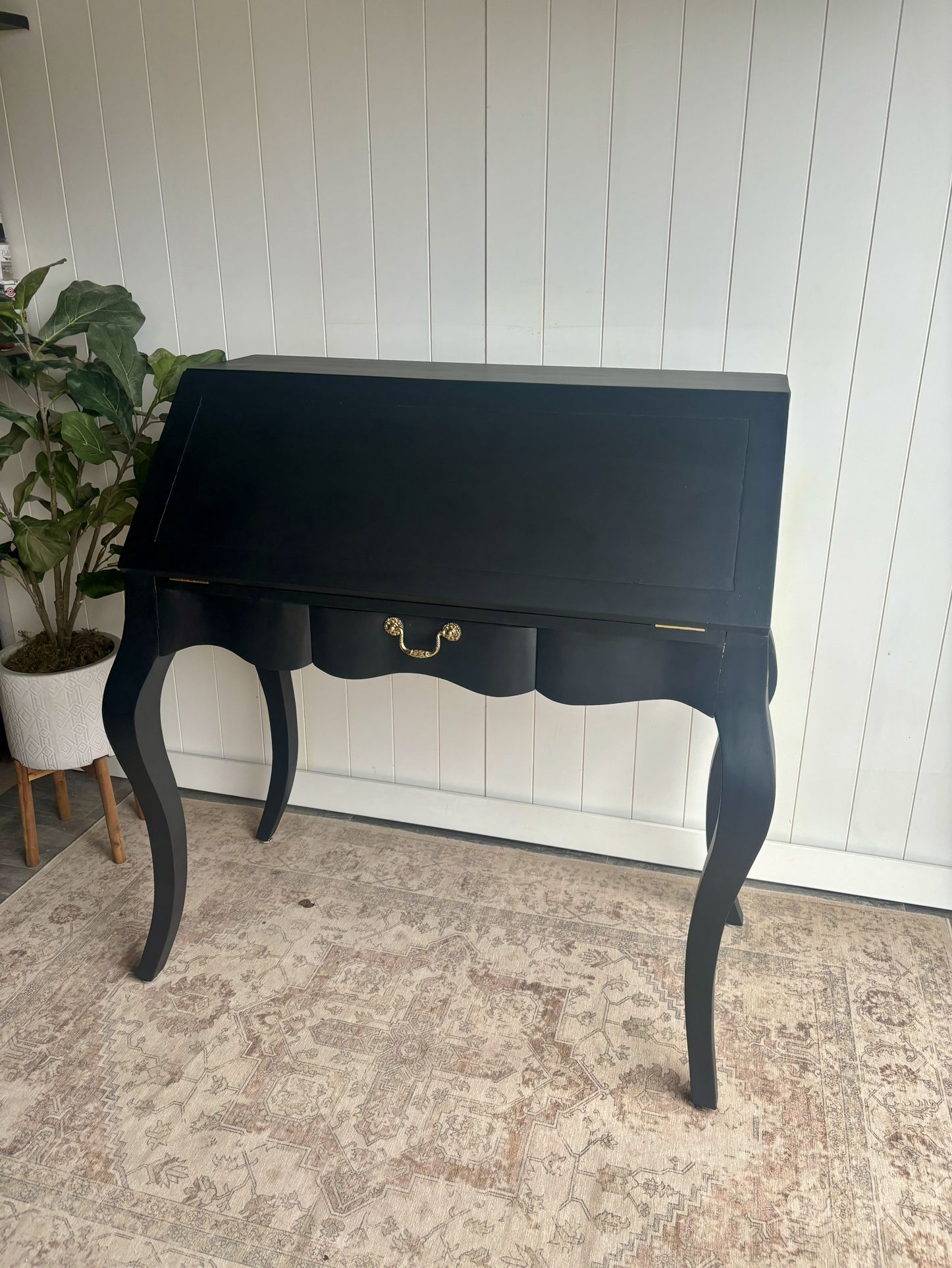 Provincial Style Desk/ Vanity 