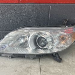 2011 2012 2013 2014 2015 TOYOTA SIENNA LEFT DRIVER SIDE HEADLIGHT OEM