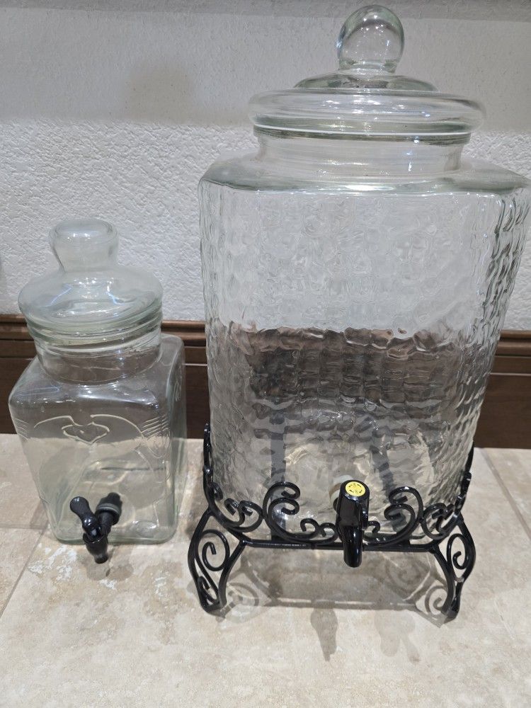 5 Gallon Glass BEVERAGE Dispenser With Metal Stand, Smaller Beverage Included SEE Photo.