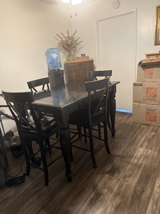 Kitchen Table And Chairs