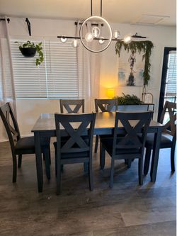 Kitchen table with 6 chairs