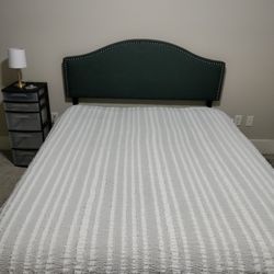 Queen bedroom set in autumnal colors, excellent price