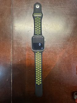 Apple Watch Series 8 (44mm) GPS