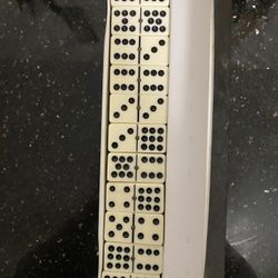 Dominoes 