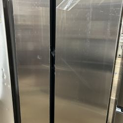 Sidexside Fridge With Ice/water Open Box New