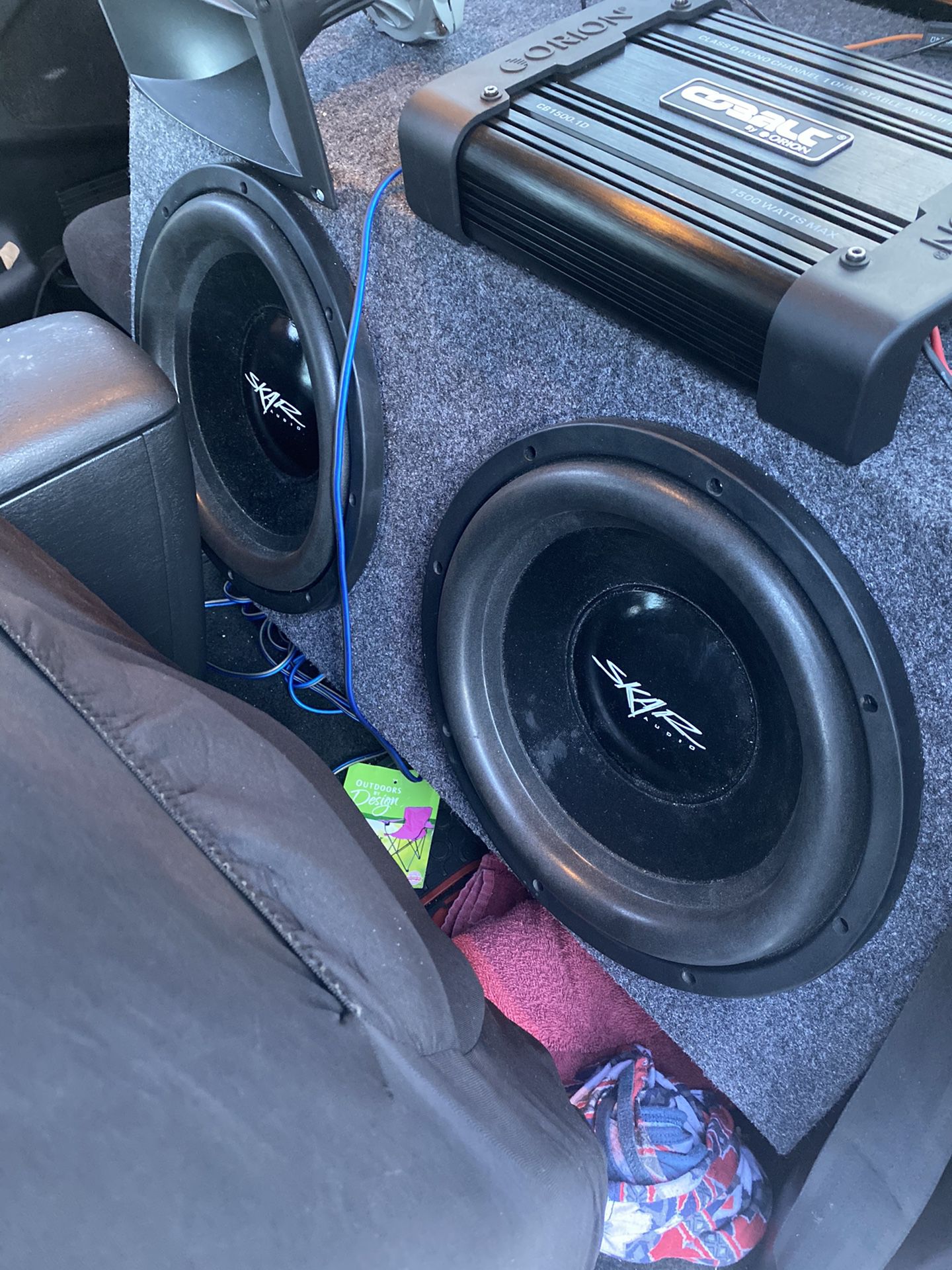 2 skars 12 inch subwoofers in box
