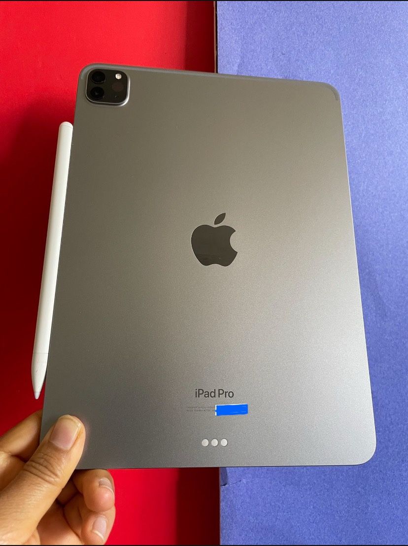 128GB Apple IPad Pro 11” 4th Generation (2022 Model / M2 chip ) with Keyboard, pen & Accessories (512GB $850)