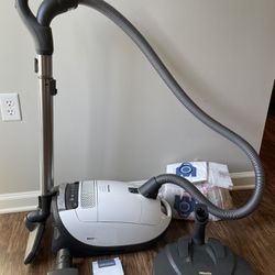 Miele Complete C3 Cat & Dog Power line vacuum cleaner - Nearly New with Extras for $850
