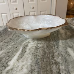 Vintage milk Glass Bowl