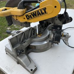 DEWALT Saw