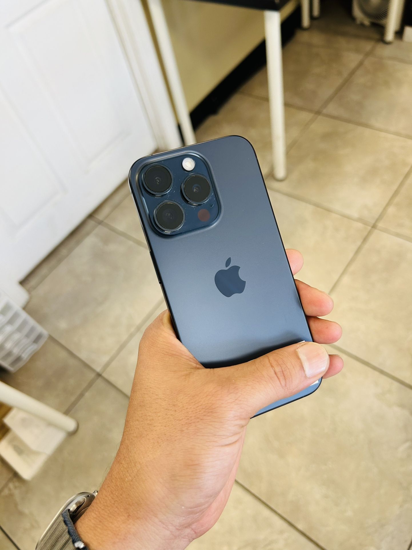 iPhone 15 Pro Unlocked (Like New)