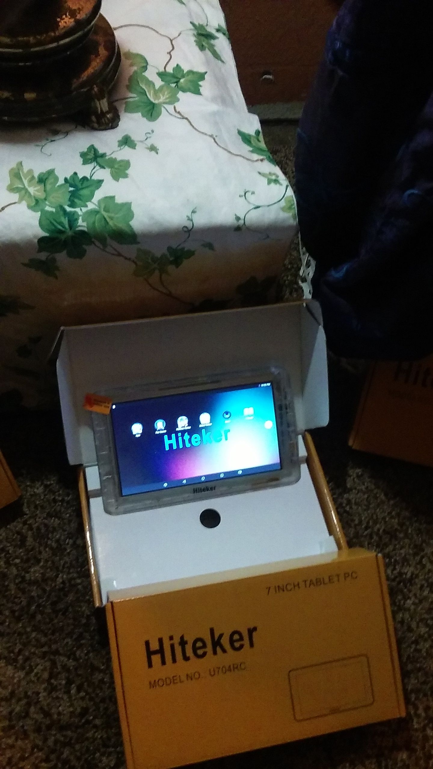 Hiteker tablet model no. U704RC