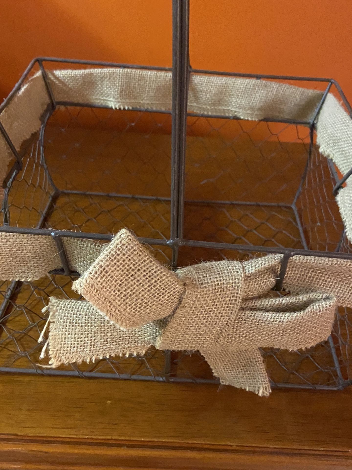 Wire square shaped basket with burlap bow