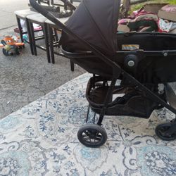  SAFETY 1ST. GROW AND GO BABY STROLLER.    25. DOLLARS