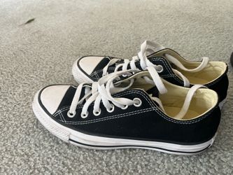 Converse size 4.5 men’s 6.5 womens