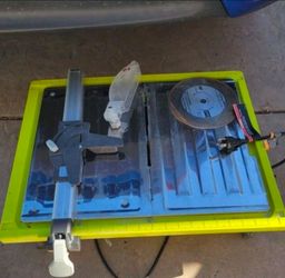 RYOBI 7 in. 4.8 Amp Tabletop Tile Saw. In Excellent Condition Retails $170 With Taxes!!