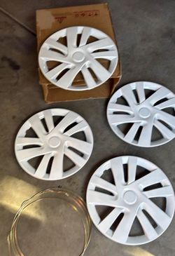 White Hubcaps 15 "