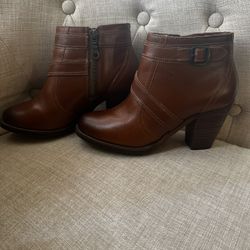 Ariat Women’s Booties 